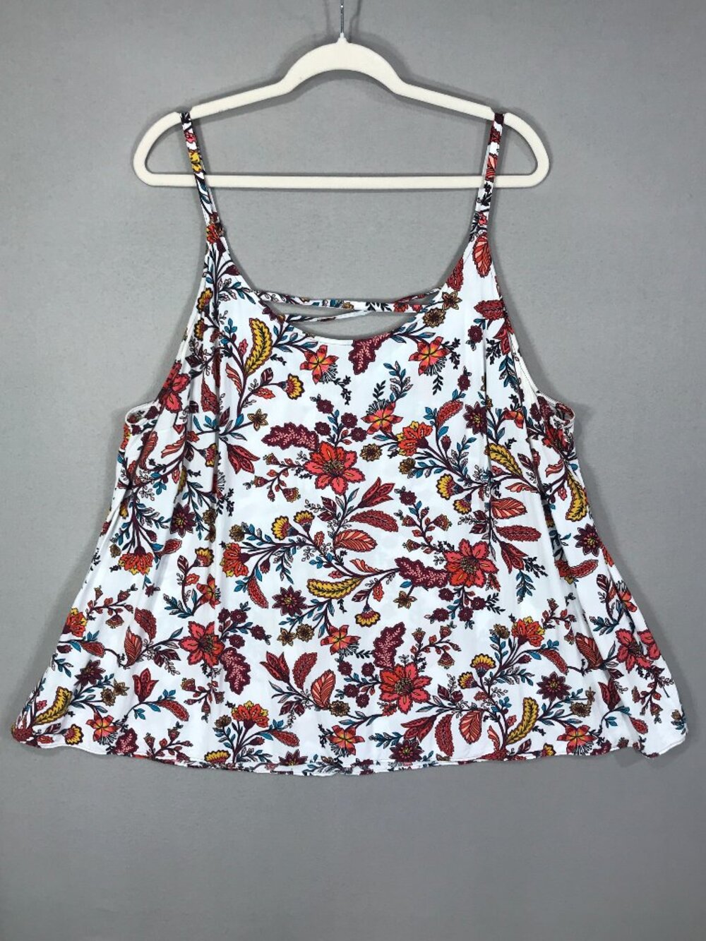 Boutique Plus Top Womens 3X White Floral Popover Cami Scoop Sleeveless Spaghetti
